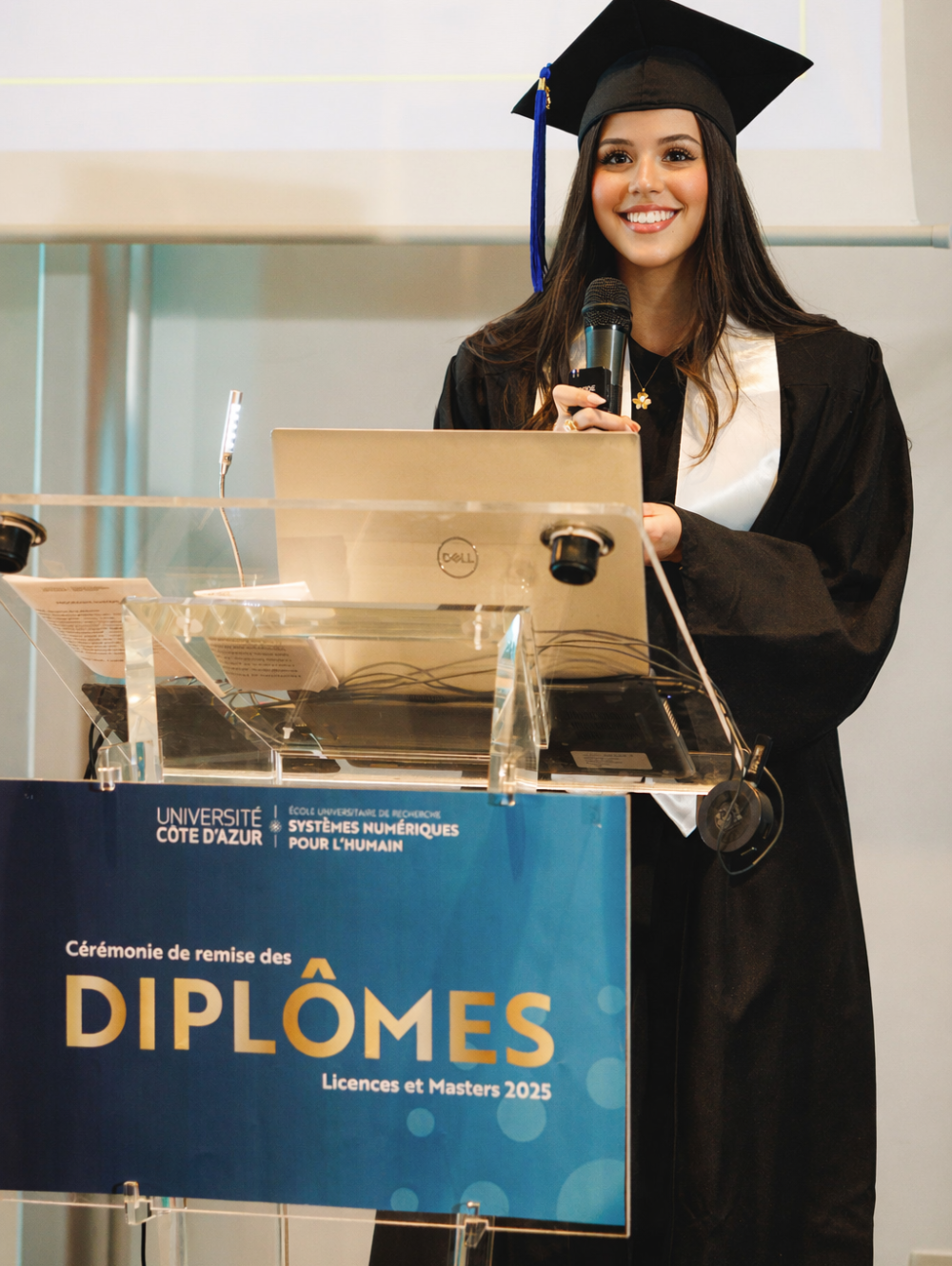 UNIVERTSITE DECORATION REMISE DES DIPLOMES